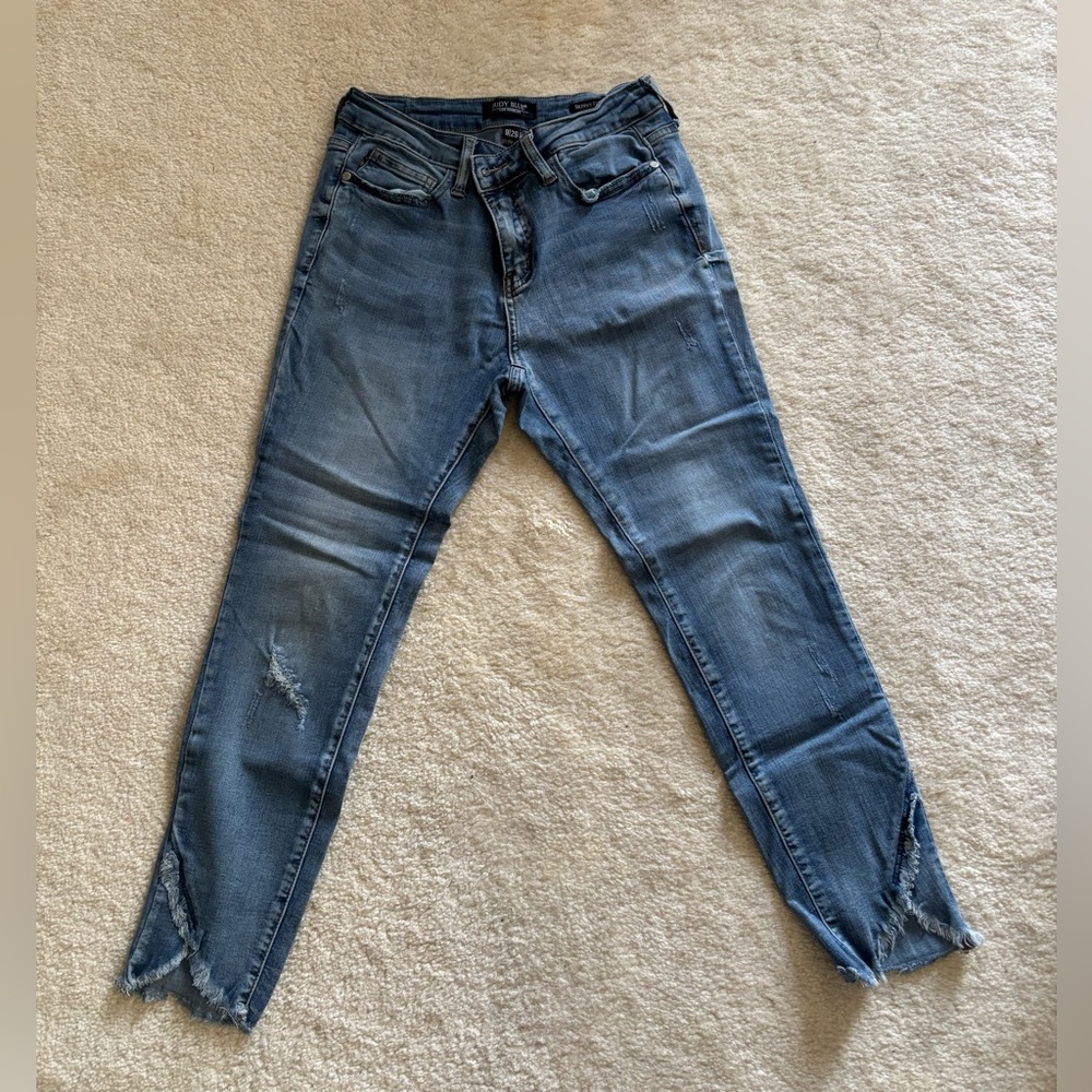 Judy Blue Women's Skinny Jeans in Faded Blue with Distressed Hem